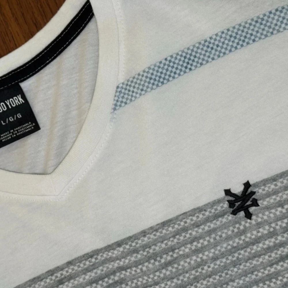 Zoo York V Neck T Shirt Size L White Gray Blue Gradual Stripe Skate Style Logo - Picture 6 of 12